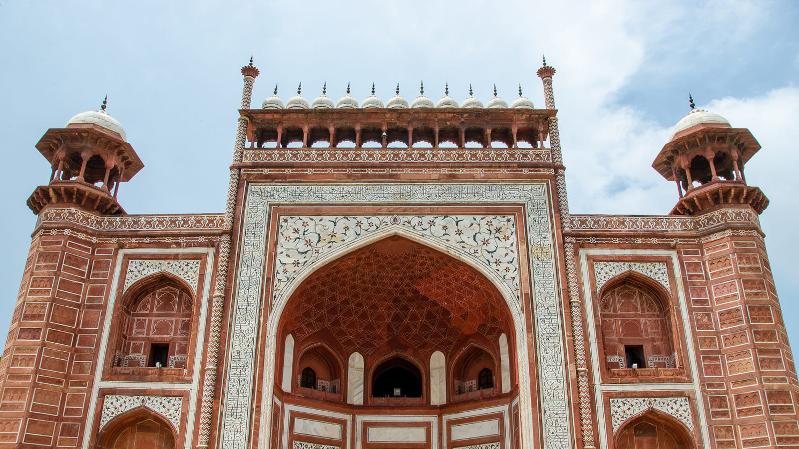 You are currently viewing One Day Agra Tour By Car From Delhi