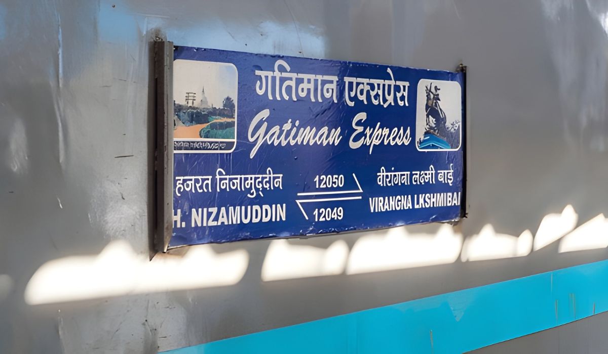 Fasatest train from delhi to agra trip