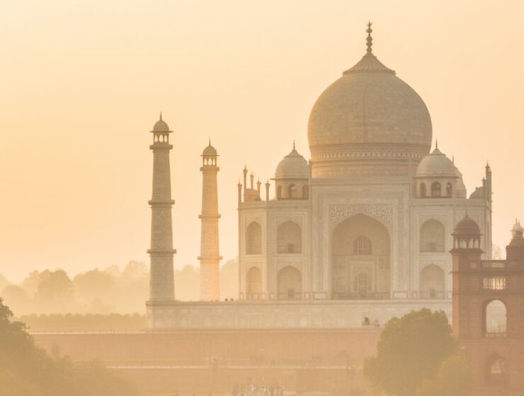 10 Common Tourist Scams to Avoid on Your Taj Mahal Tour