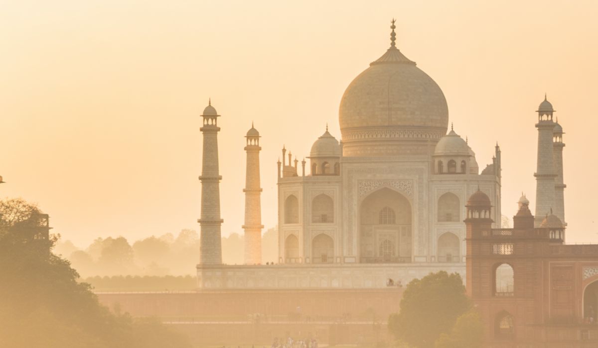 10 Common Tourist Scams to Avoid on Your Taj Mahal Tour