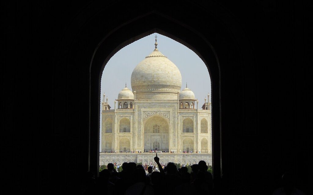 A_view_of_Taj_mahal_from_the_Great_gate_(Darwaza-i_rauza)