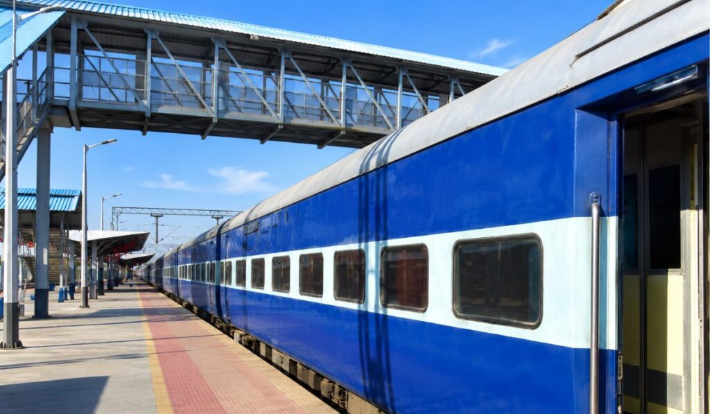 How to Reach the Taj Mahal from Delhi & Agra: Routes, Transport & Sightseeing Guide